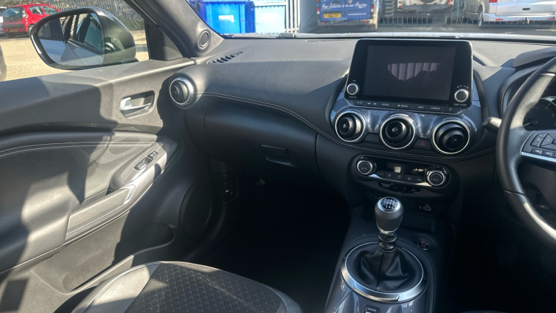 Nissan Juke 1.0 DiG-T 114 N-Connecta 5dr Petrol Hatchback